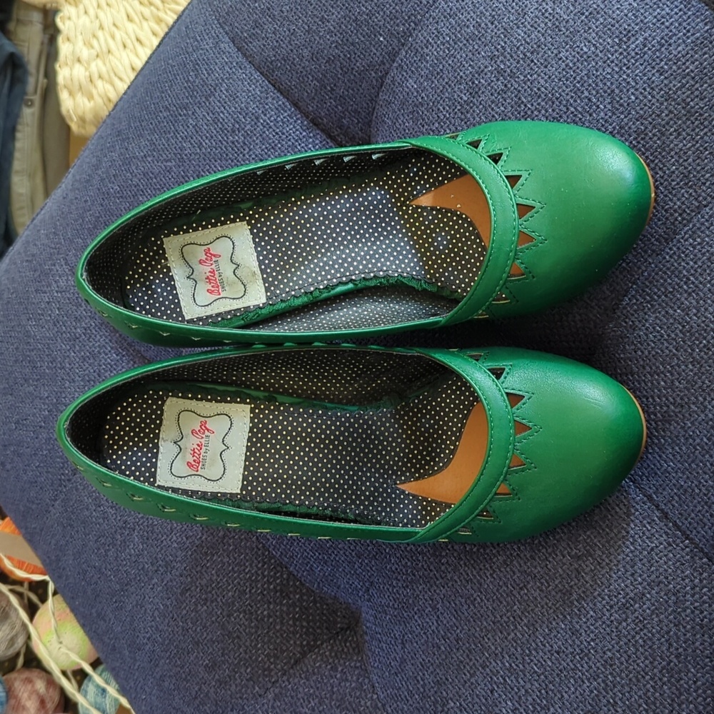 Bettie Page Emerald Green Leatherette Marjorie Heels